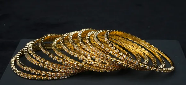 Aurelia_Glow_Cz_Bangle_Set