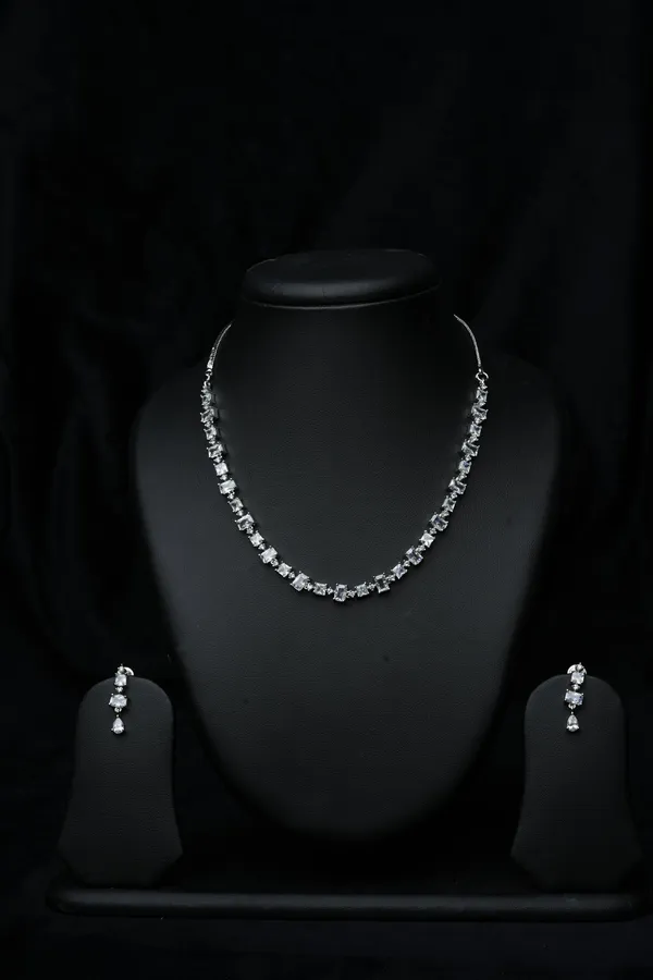 Aurelia_Elegance_Cubic_Zirconia_Necklace_Set
