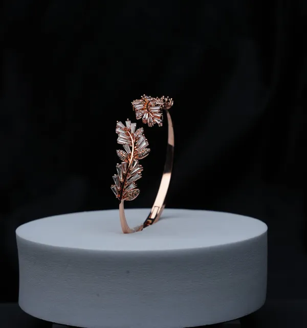 Aurelia_Leaf_Luxe_Bracelet