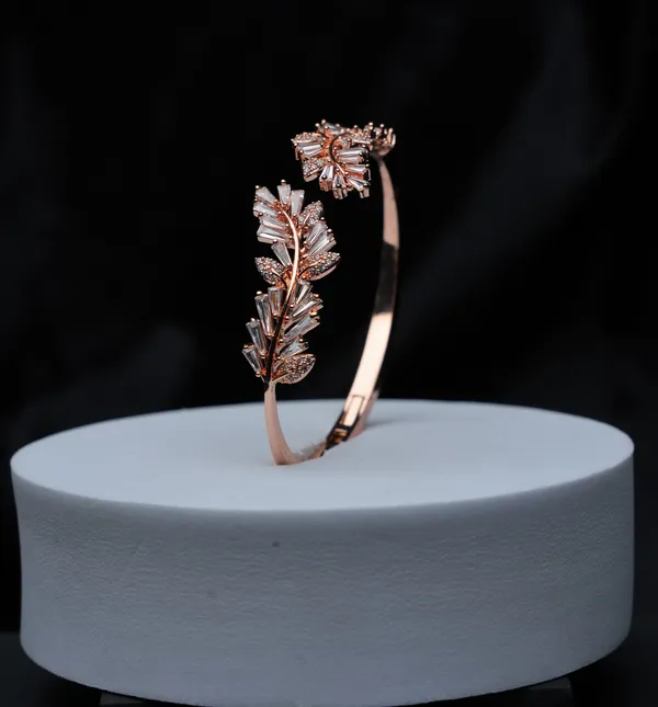 Aurelia_Leaf_Luxe_Bracelet