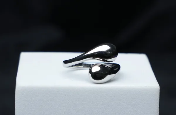 Eternal_Hug_Ring