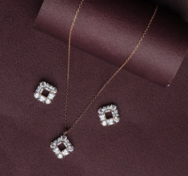 Eternal_Square_Brilliance_Pendant_Set