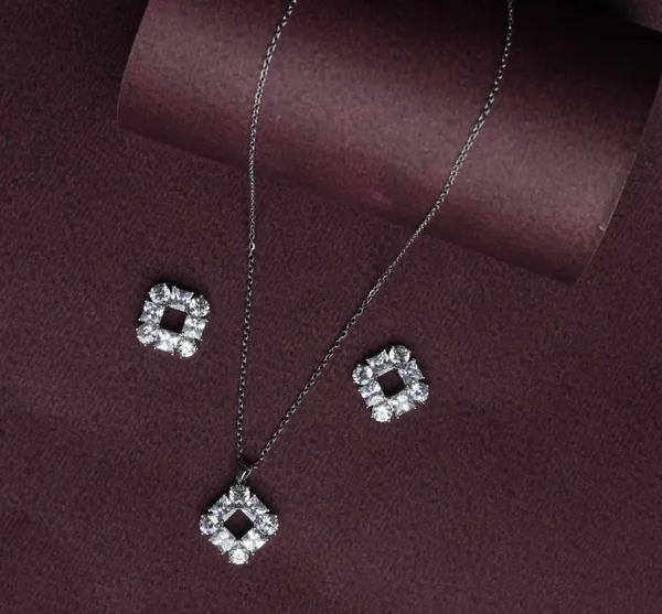 Eternal_Square_Brilliance_Pendant_Set