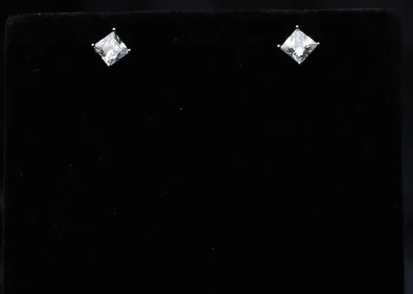 Princess_Cut_Solitaire_Studs
