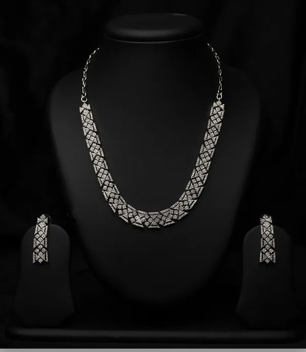 Arista_Geo_Shine_Necklace_Set