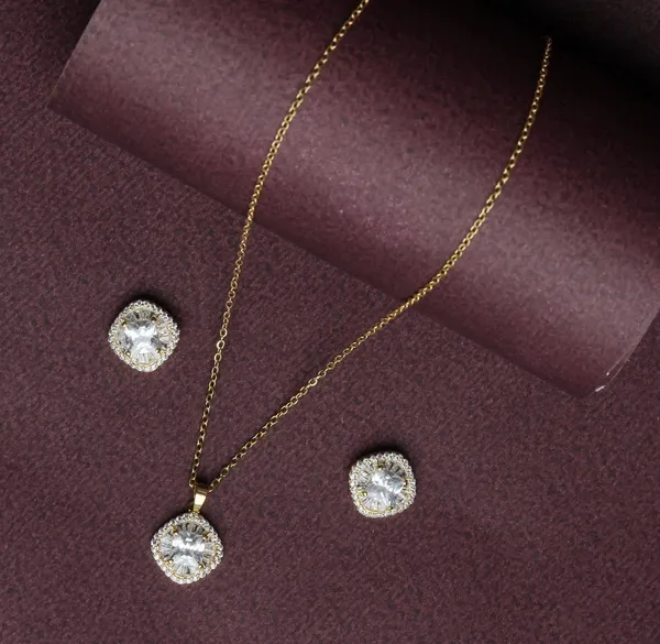 Luxe_Grid_Sparkle_Pendant_Set