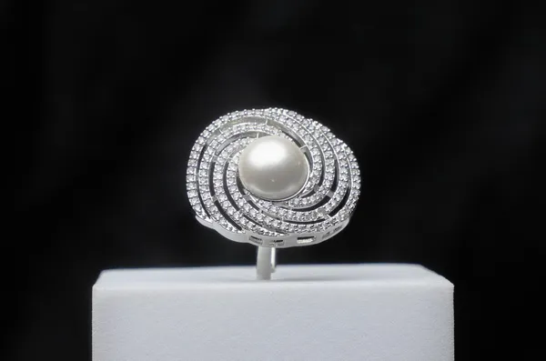 Eternal_Pearl_Halo_Ring