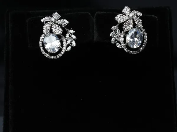 Floral_Luxe_Oval_Studs
