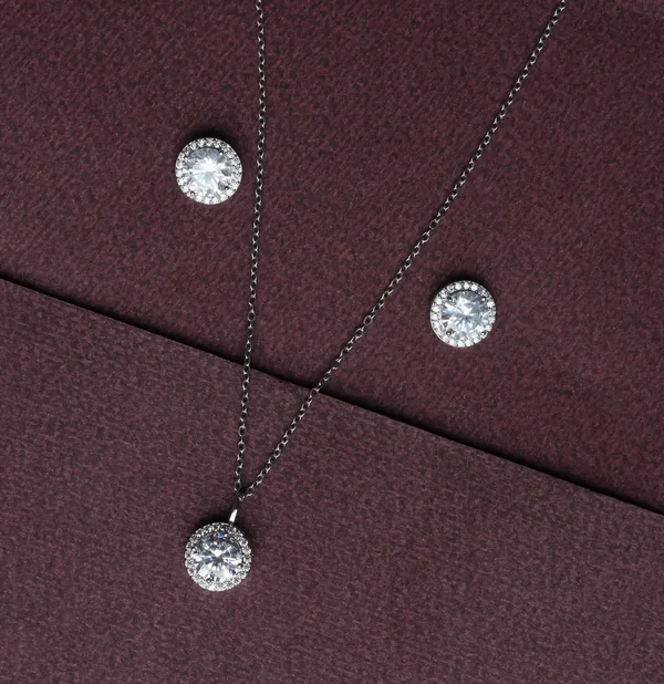 Radiant_Halo_Circle_Sparkle_Pendant