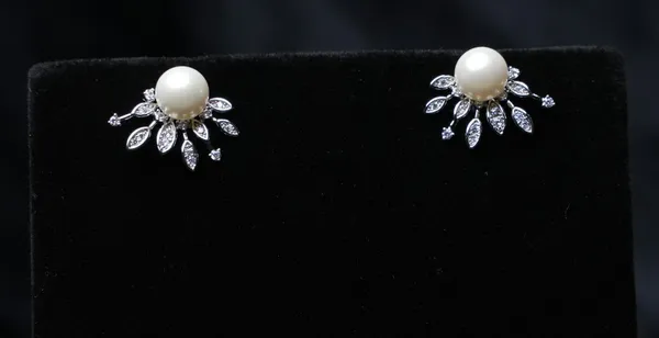 Pearl_Bloom_Stud_Earrings