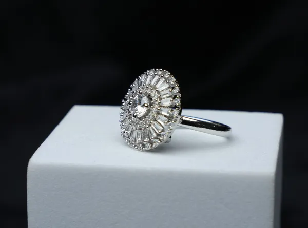 Sunburst_Elegance_Ring