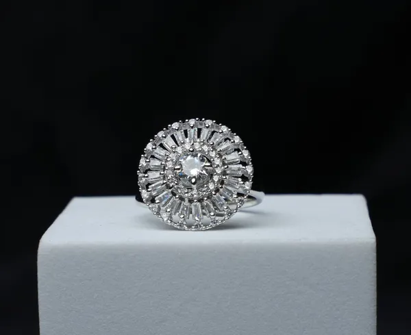 Sunburst_Elegance_Ring