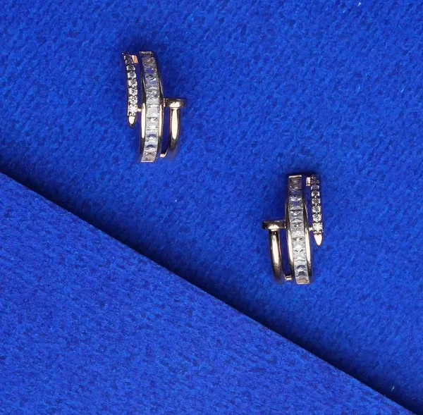 Dual_Line_Spark_Huggie_Earrings
