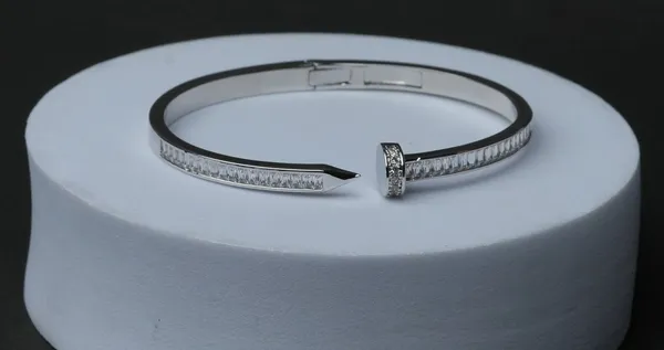 Nail_Spark_Luxe_Bracelet