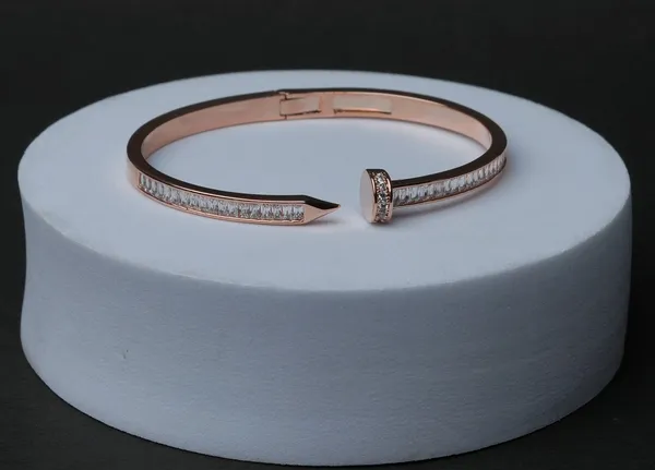 Nail_Spark_Luxe_Bracelet