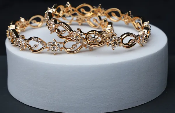 Seraphine_Twirl_Cz_Bangle_Set