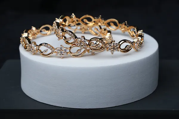 Seraphine_Twirl_Cz_Bangle_Set