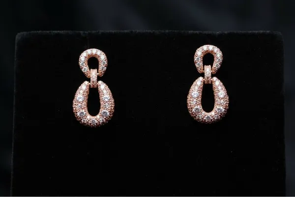 Lustrous_Link_Earrings