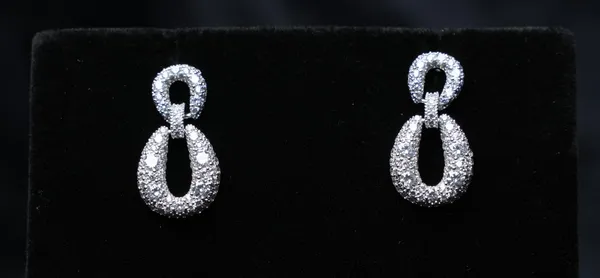 Lustrous_Link_Earrings