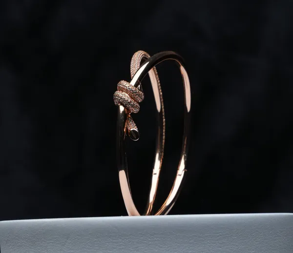 Eternal_Knot_Bracelet