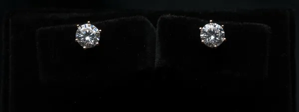 Round_Brilliant_Solitaire_Studs