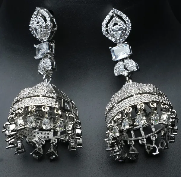 Royal_Sparkle_Jhumka_Earrings