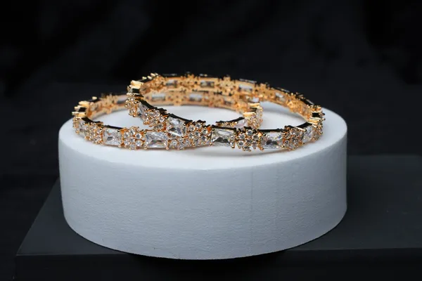 Aurora_Luxe_Cz_Bangle_Set