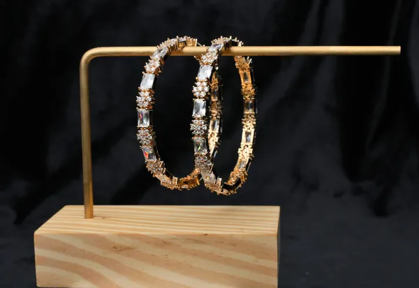 Aurora_Luxe_Cz_Bangle_Set