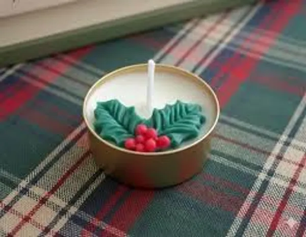 Christmas_Holly_Decorative_Tealight_Candles_(Assorted)