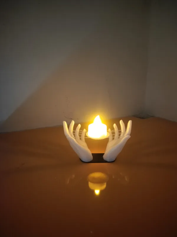 Suspended_LED_T_Light_in_Hand