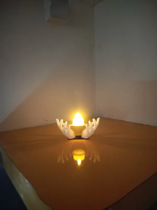 Suspended_LED_T_Light_in_Hand