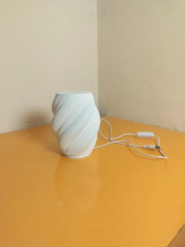 Minamilistic_Spiral_Lamp_White_with_E10_LED_Kit