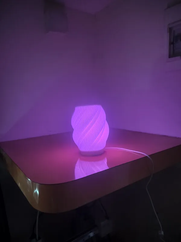 Minamilistic_Spiral_Lamp_White_with_E10_LED_Kit