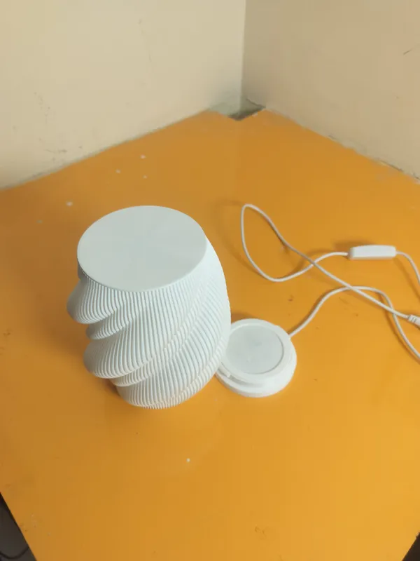 Minamilistic_Spiral_Lamp_White_with_E10_LED_Kit