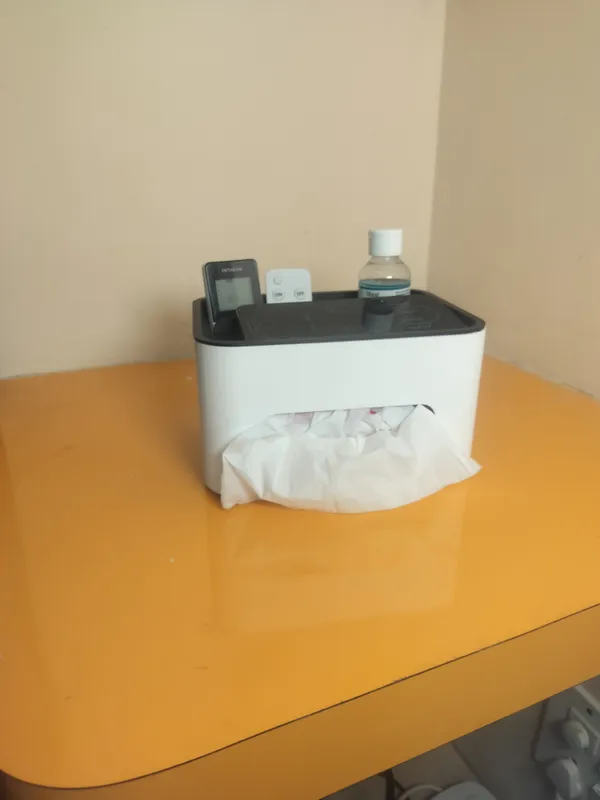Tissue_Box_and_Remote_Holder_White_and_Black