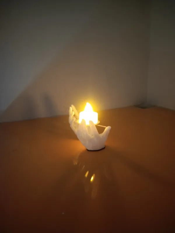 Suspended_LED_T_Light_in_Hand