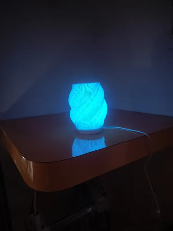 Minamilistic_Spiral_Lamp_White_with_E10_LED_Kit