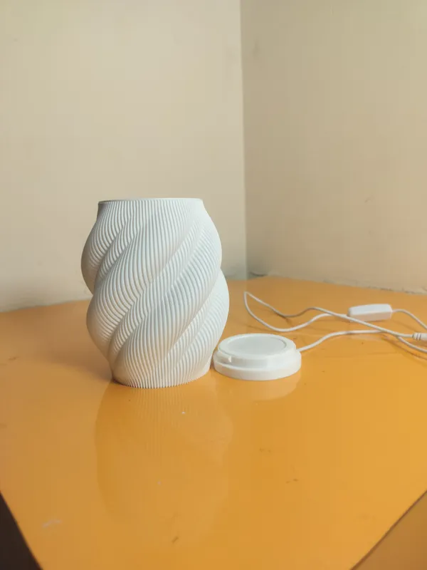 Minamilistic_Spiral_Lamp_White_with_E10_LED_Kit