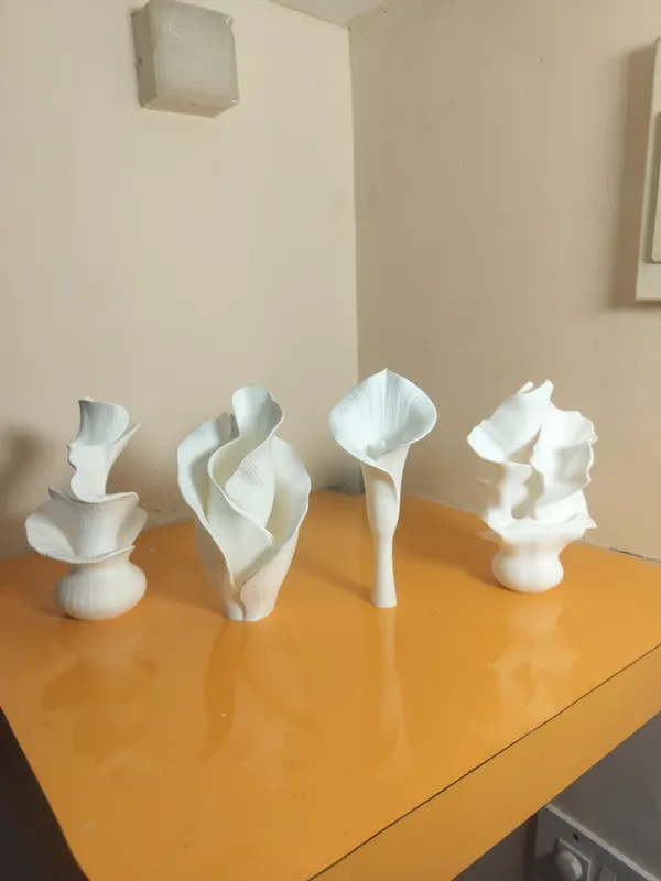 Flower_Sculpture_Set_OF_4_Large_(H-18to_20_cms_each)White