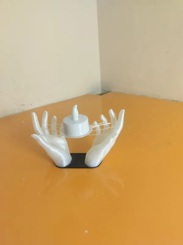 Suspended_LED_T_Light_in_Hand