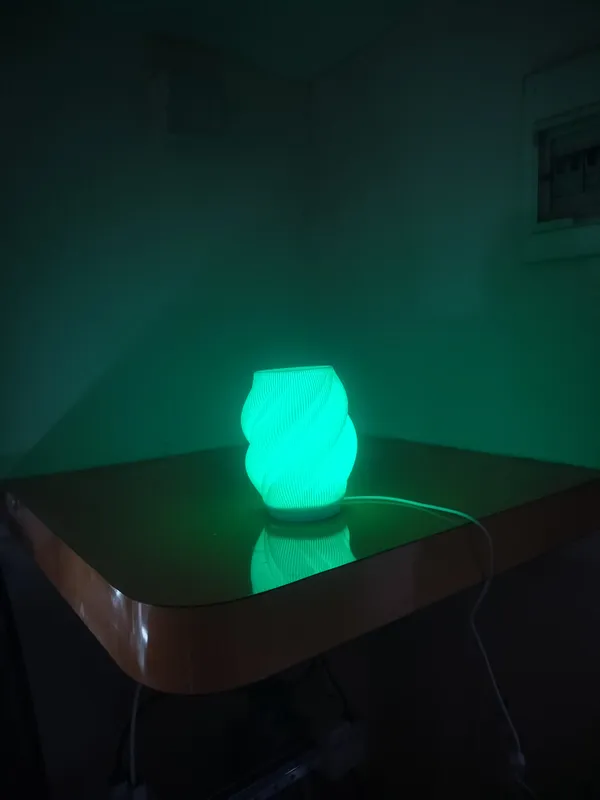Minamilistic_Spiral_Lamp_White_with_E10_LED_Kit