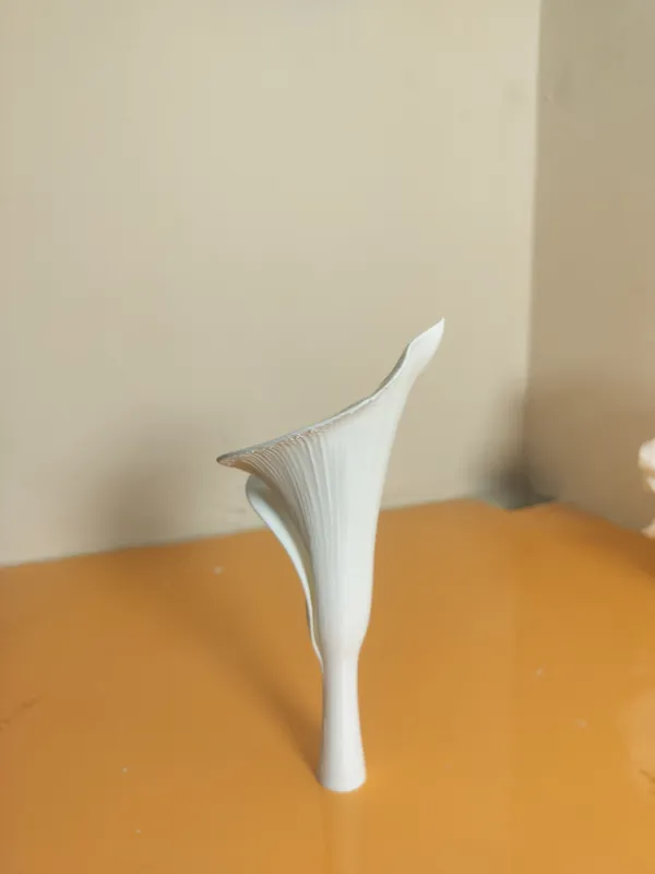 Flower_Sculpture_Set_OF_4_Large_(H-18to_20_cms_each)White