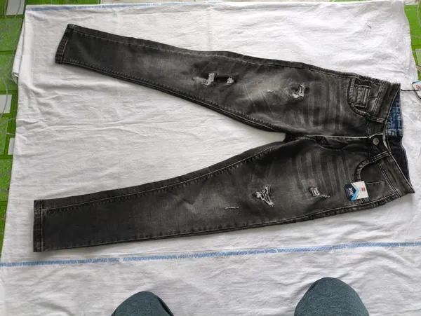 Black_Denim_Distressed_Slim_Fit_Jeans_for_Men