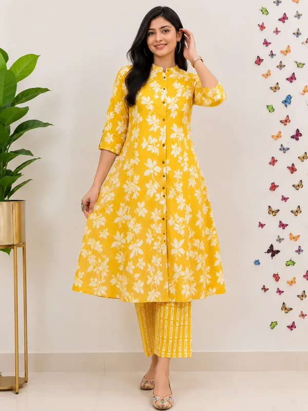 Yellow_Rayon_A_Line_Floral_Print_Kurta_Set_For_Women