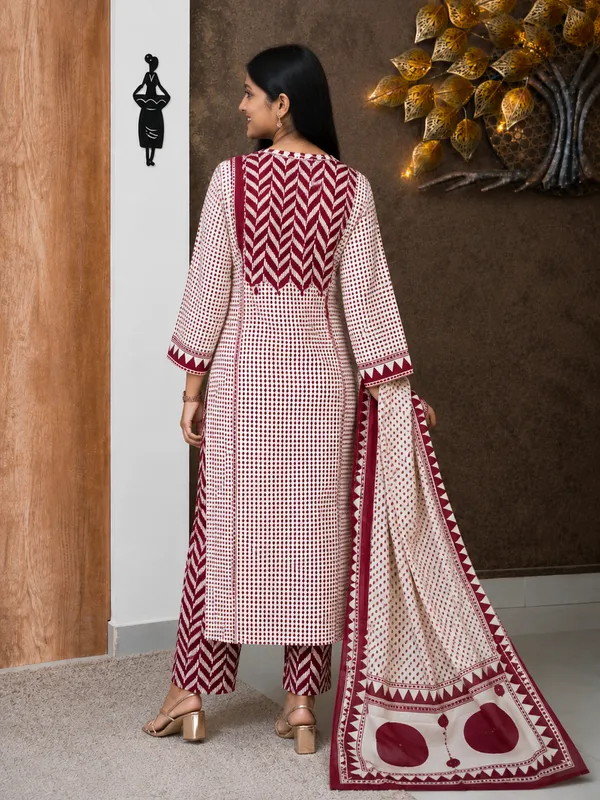 Maroon_Cotton_Straight_Geometric_Print_Kurta_Set_For_Women