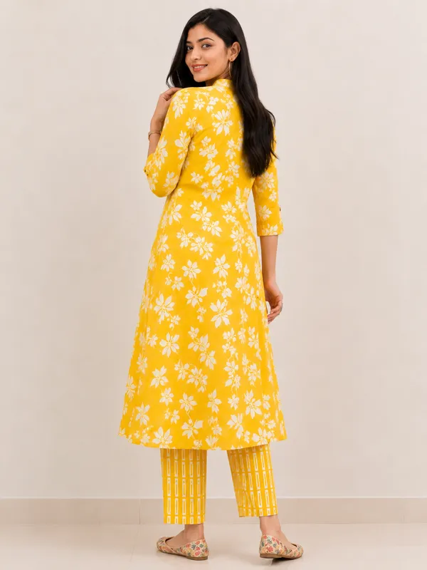 Yellow_Rayon_A_Line_Floral_Print_Kurta_Set_For_Women
