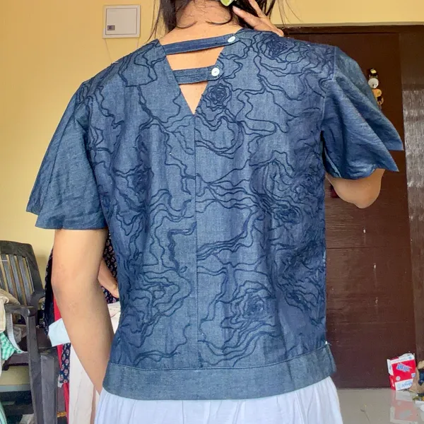 Blue_embroidery_Relaxed_Top_pattern_sleeve_for_Women
