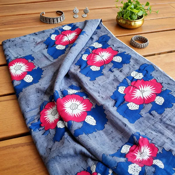 Blue_Mul_Mul_Cotton_Floral_Print_Saree_For_Women