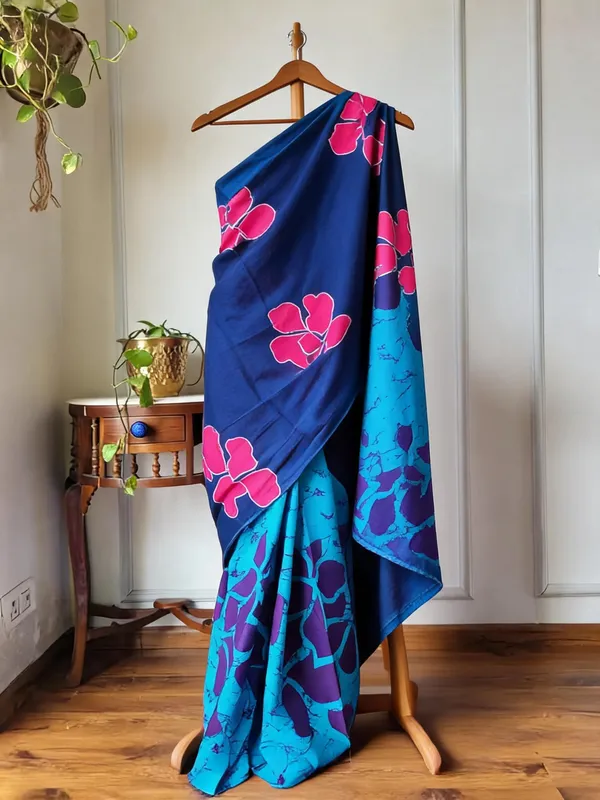 Blue_Mul_Mul_Cotton_Floral_Print_Saree_For_Women