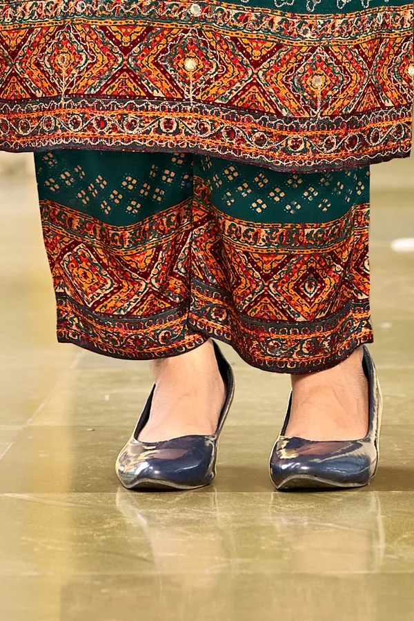 Multicolor_Muslin_Printed_Kurta_Set_For_Women